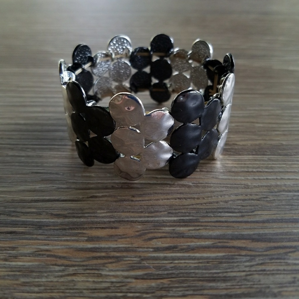 Metal bracelet
